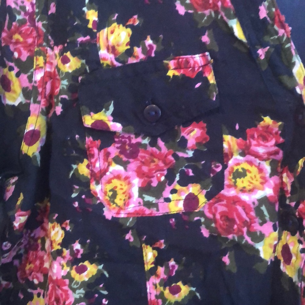 Floral button up - Picture 2 of 4
